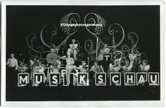 K7899 Foto Musik Zirkus Circus Künstler Frauen Band Kappelle Musikschau Girls