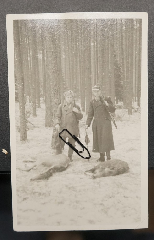 Photo GDR portrait Prenzlau hunting hunter track animal men deer pig forest