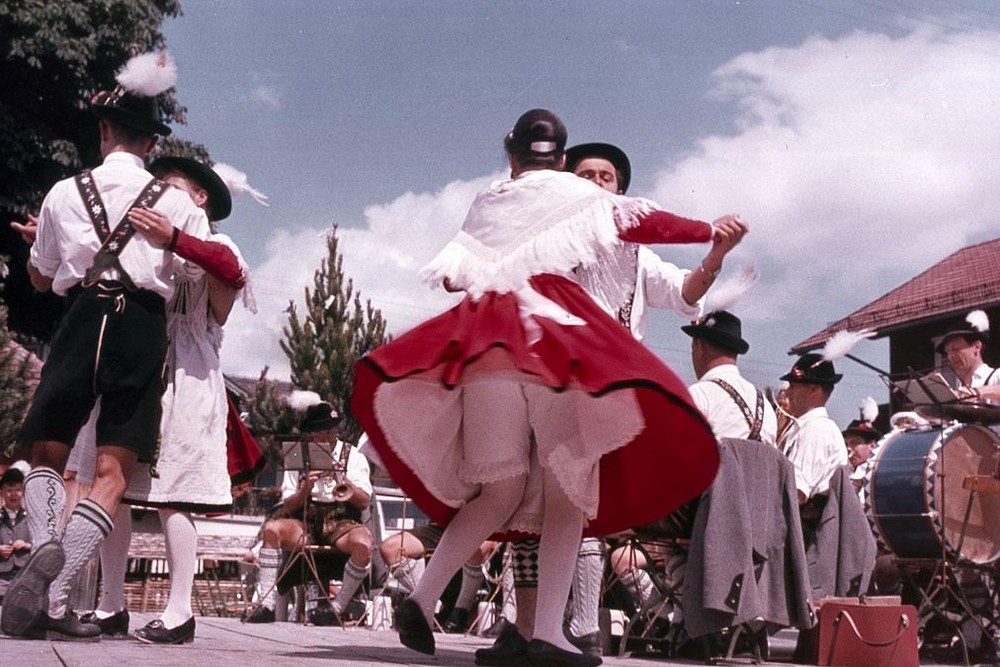 35mm slide · folk customs – Upper Bavarian Schuhplattler