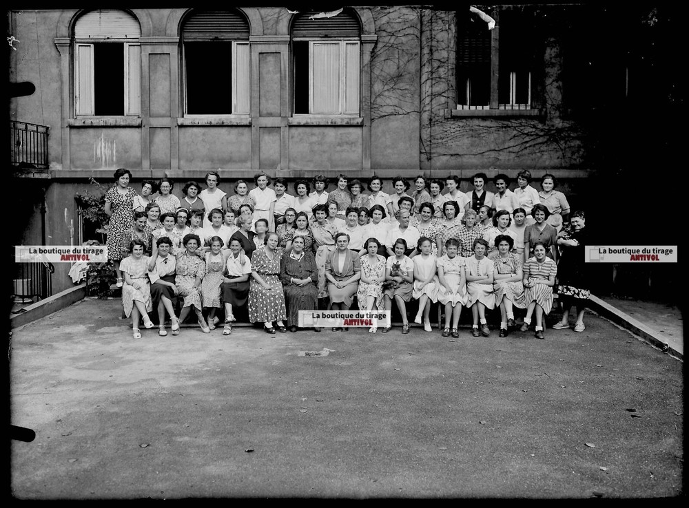 Glass Plate Vintage Photo Negative Black and White 13×18 cm Women Group