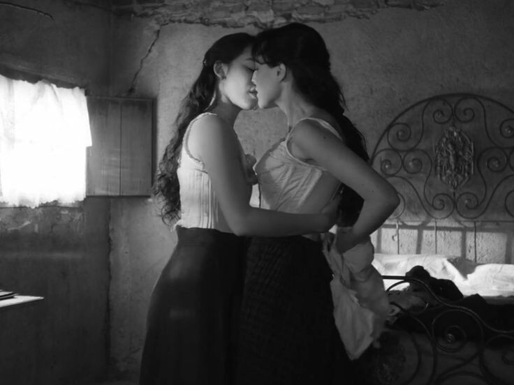 5##Photo negative film -Vintage- Kissing women – Lesbian couple – Love – Kiss