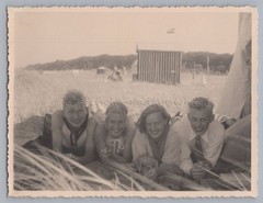 Happy Young People on the Beach – Vintage Photo 1930s