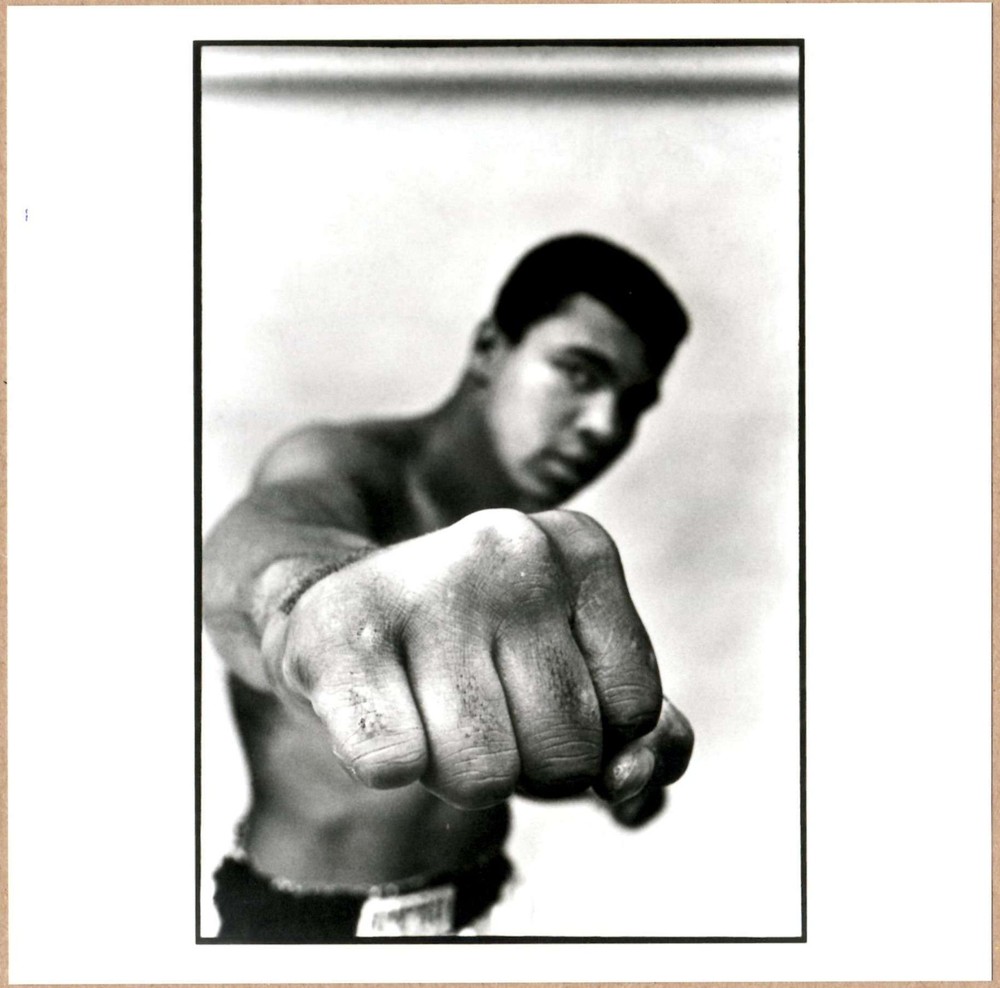 SIGNED THOMAS HOEPKER MUHAMMAD ALI SHOWING OFF HIS RIGHT FIST CHICAGO 1966 LTD