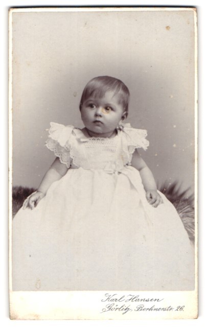 Photograph Karl Hansen, Görlitz, Berlinerstrasse 26, pretty toddler in fine
