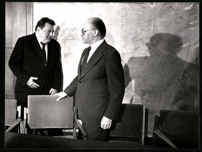 Photograph PA Sven Simon, Bonn, F. J. Strauss in Israel with the head of state Menac