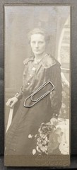 Photo portrait CDV KAB portrait woman model dress Lübeck flowers silk picture old