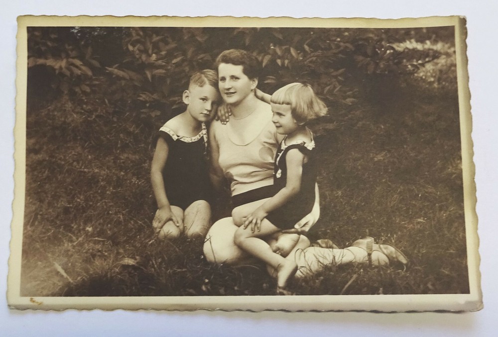 Photo Postcard German Mother with Children 1930s Neustadt (A4020
