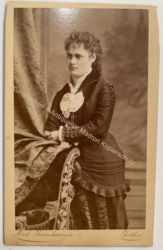 orig. CDV photo photograph old picture woman lady fashion around 1885 Ferd. Grundmann Gotha