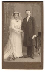 Photograph Julius Grusche, Neugersdorf I. S., wedding photo of a young bride