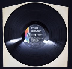 THE 5TH DIMENSION – BILLY DAVIS AND OTHERS ORIGINAL PHOTOGRAPHER INSCRIBED + VINYL POP