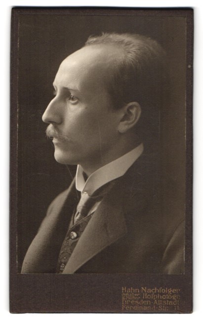 Photograph Hahn, Dresden-Altstadt, Ferdinandstraße 11, profile of an elegant H