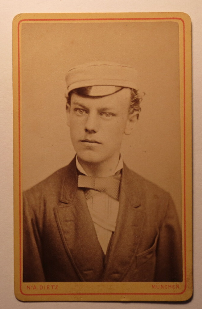 Student / pupil in Couleur – Absolvia? Munich CDV N. A. Dietz / Studentika