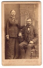 Photography Detlef Mehlert, Meldorf, middle-class couple against the backdrop of a column