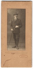 Photograph Moritz Baumann, Augsburg, Wertachstrasse 27, gentleman in hunting clothing