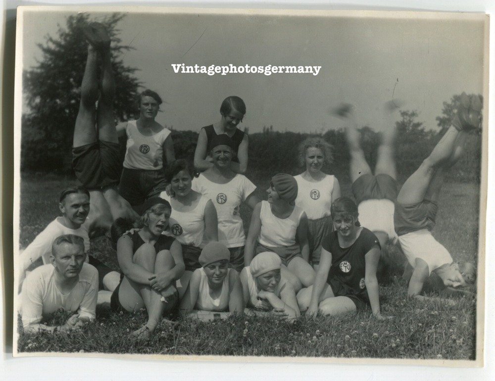 K8599 Foto ca 1924 Frauen Sport Sportler Sportdress