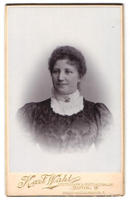 Photograph Karl Wahl, Berlin, Groß-Görschenstraße 1, portrait of a lady