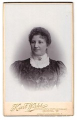 Photograph Karl Wahl, Berlin, Groß-Görschenstraße 1, portrait of a lady