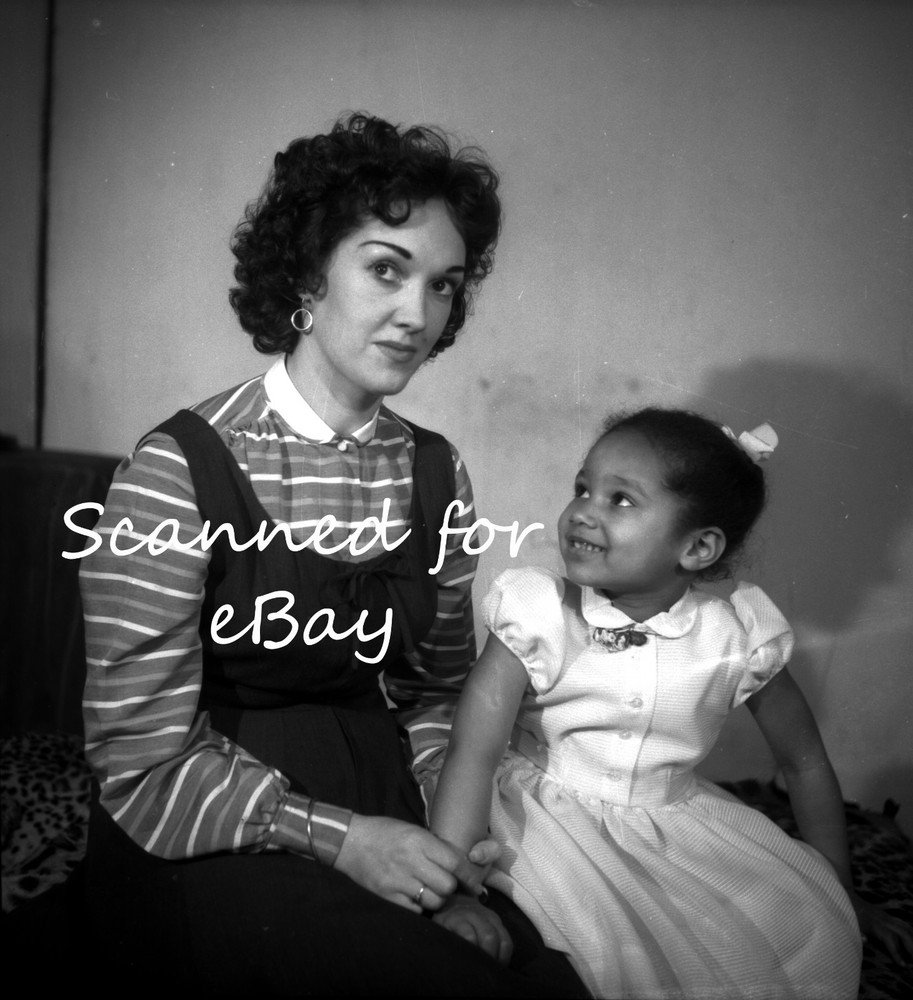 MIXED RACE FAMILY EARLY 1950s SOCIAL HISTORY BRITAIN RACE RELATIONS – 1 NEGATIVE