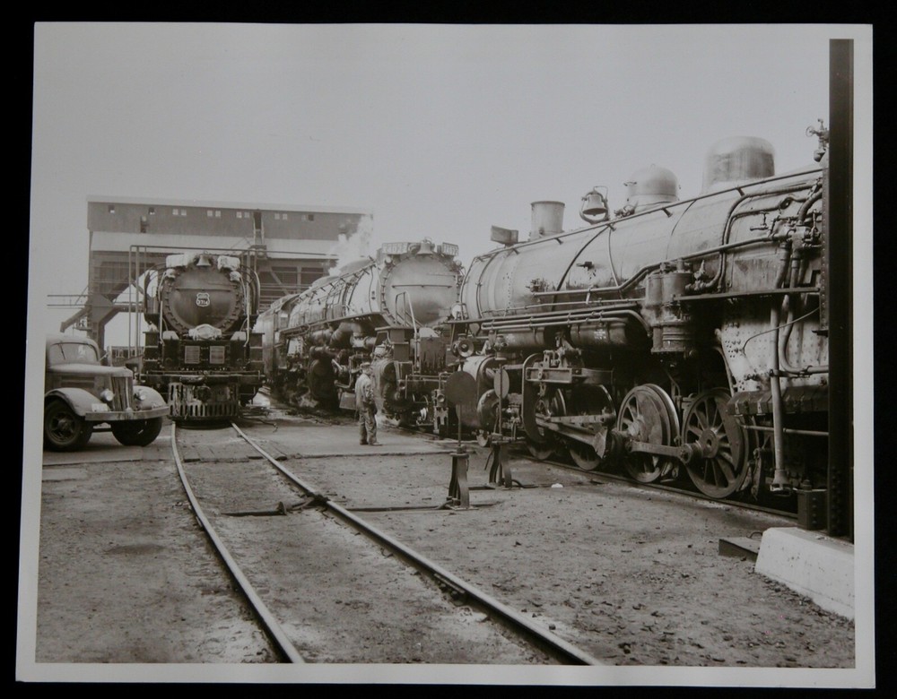 UNION PACIFIC 3714 Locomotive 8×10 Photograph Vtg 50s Railway Railroad Station