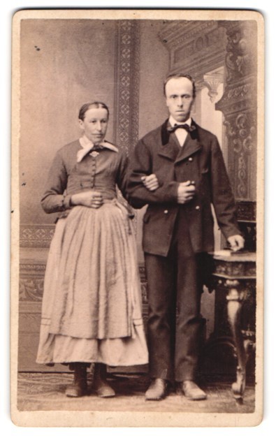 Photograph Gustav Wild, Rosenheim, Zimmerstr. 217 1/4, married couple in plain K