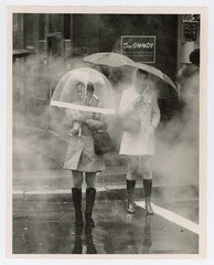 Girls in Rain NYC 43rd & 3rd Ave Umbrellas 1972 Press Photo