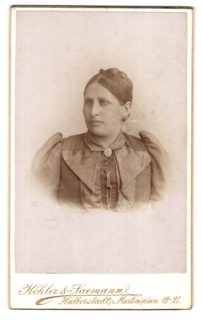 Photograph Köhler & Saemann, Halberstadt, Martiniplan 19-21, woman medium old