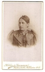 Photograph Köhler & Saemann, Halberstadt, Martiniplan 19-21, woman medium old