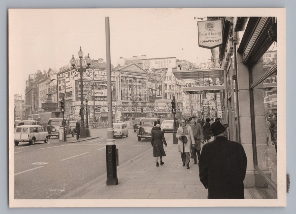 London England – Piccadilly Circus TOM JONES Advertising – Vintage Photo 1960s