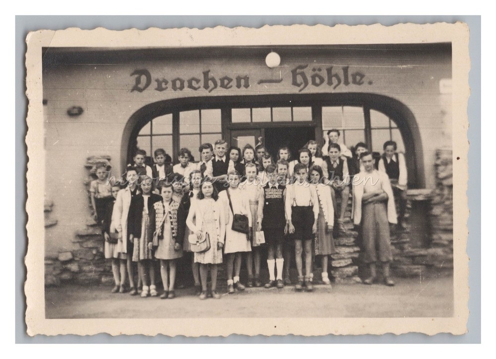 Children in front of dragon cave – vmtl. Postwar – Vintage Photo 1940s