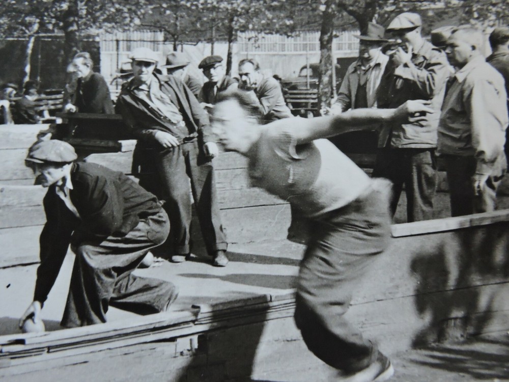 ORIG 1941 NYC 6×9.25″ Bocce New York City PHOTO LEAGUE Joe Schwartz (Not signed)