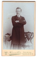 Photography Hermann Tietz, Berlin-SW, Leipziger-Strasse 46-49, portrait elegant