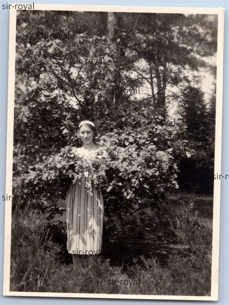 Lohmar 1937 – Woman in Garden – 1930s – Photo 6x9cm