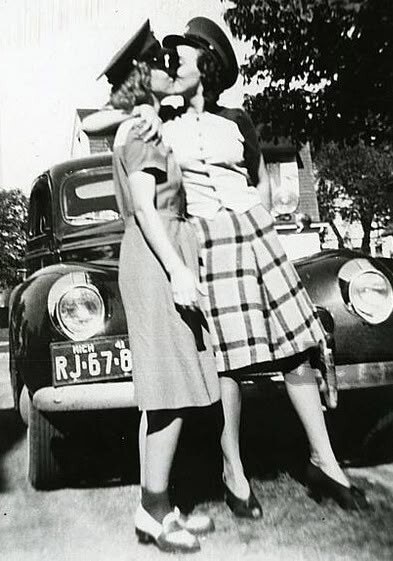 5##Photo negative film -Vintage- Kissing women – Lesbian couple – Love – Kiss