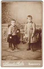 Photograph Alexander Richter, Kamenz i. S., portrait of two small children in clothes