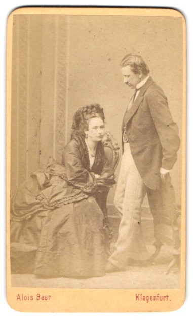 Photograph Alois Beer, Klagenfurt, young woman and man in dark dress with gef