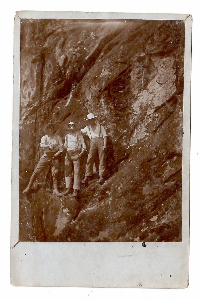 16327 – Photo postcard * group of men * in the mountains 1920s