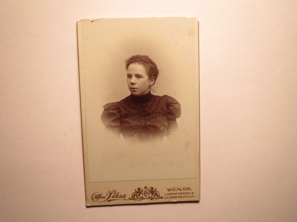 Girl – young woman – portrait / CDV Alfons Piksa Vienna