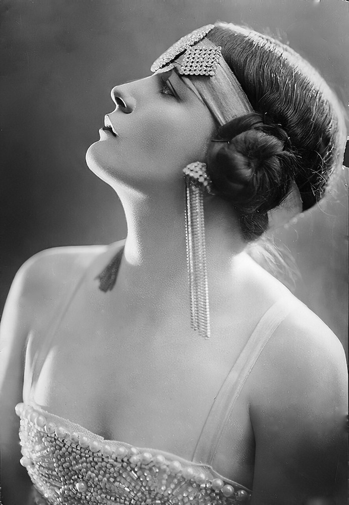 Classic vintage flapper – – 1920’s – reprint – multiple sizes: 031