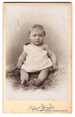Photography Adolf Winkler, Görlitz, Berliner-Strasse 12, sad looking dress
