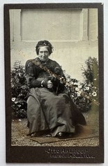 orig. CDV photo photograph old picture woman lady fashion around 1890 dog animal Mölln