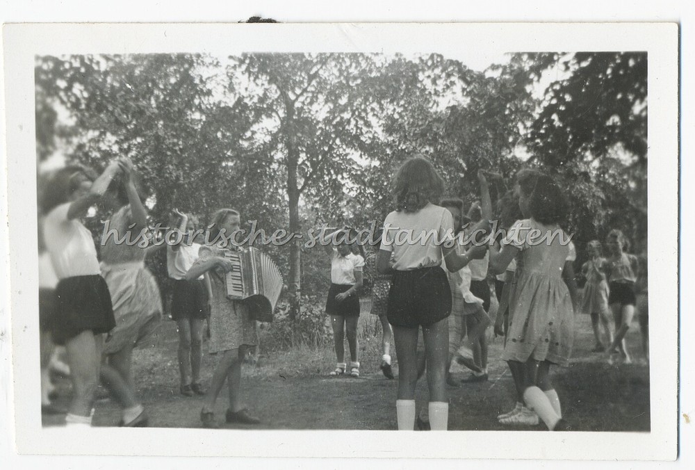 Berlin Wannsee 1946 Girl B. Dancing & Making Music Postwar Photo 1940s