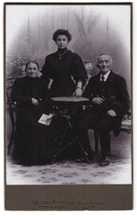 Photograph Willibald Hartmann, Gross-Schönau i/S., portrait young woman in black