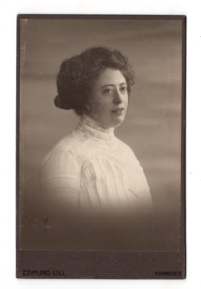 Cab photo lady portrait/fine lady Hanover around 1910