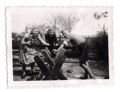 Photo WW2 Children Sawing in Garden Circa 1940s – 8.6×6.2cm – K1001