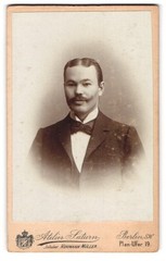 Photograph Hermann Müller, Berlin-SW, Plan-Ufer 19, Elegant Gentleman with Schnauzb