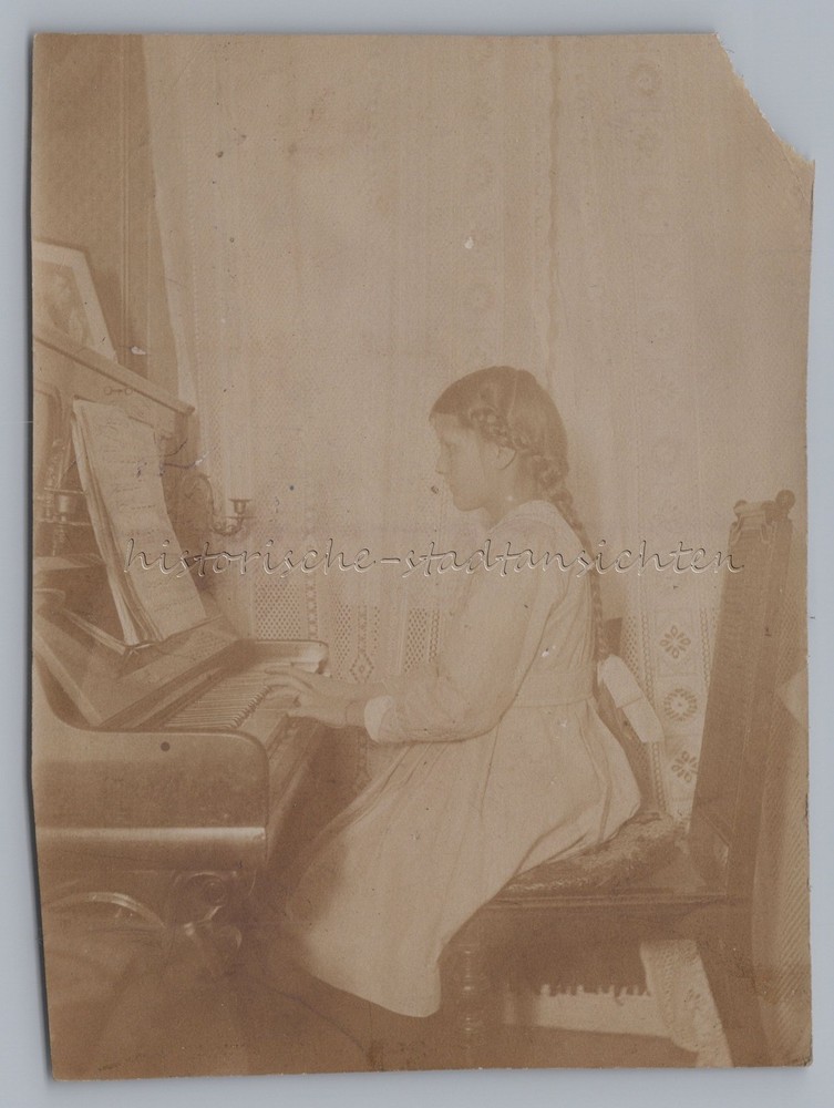 Göttingen 1919 – Girl Playing Piano Piano – Old Photo 1910s