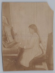 Göttingen 1919 – Girl Playing Piano Piano – Old Photo 1910s