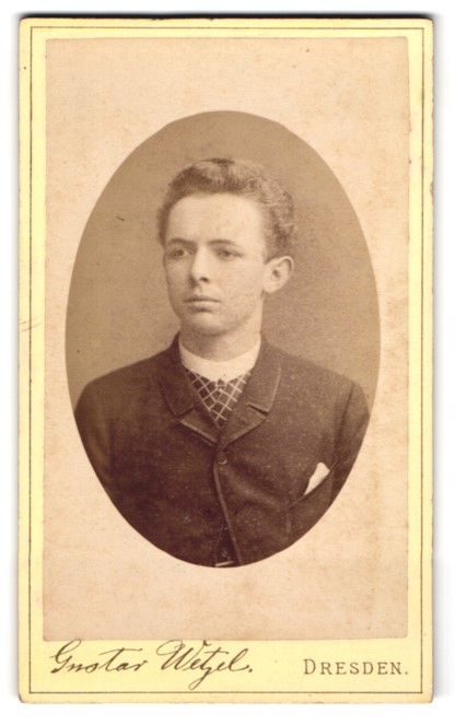 Photograph Gustav Wetzel, Dresden, Prager-Strasse, young man with melancholy