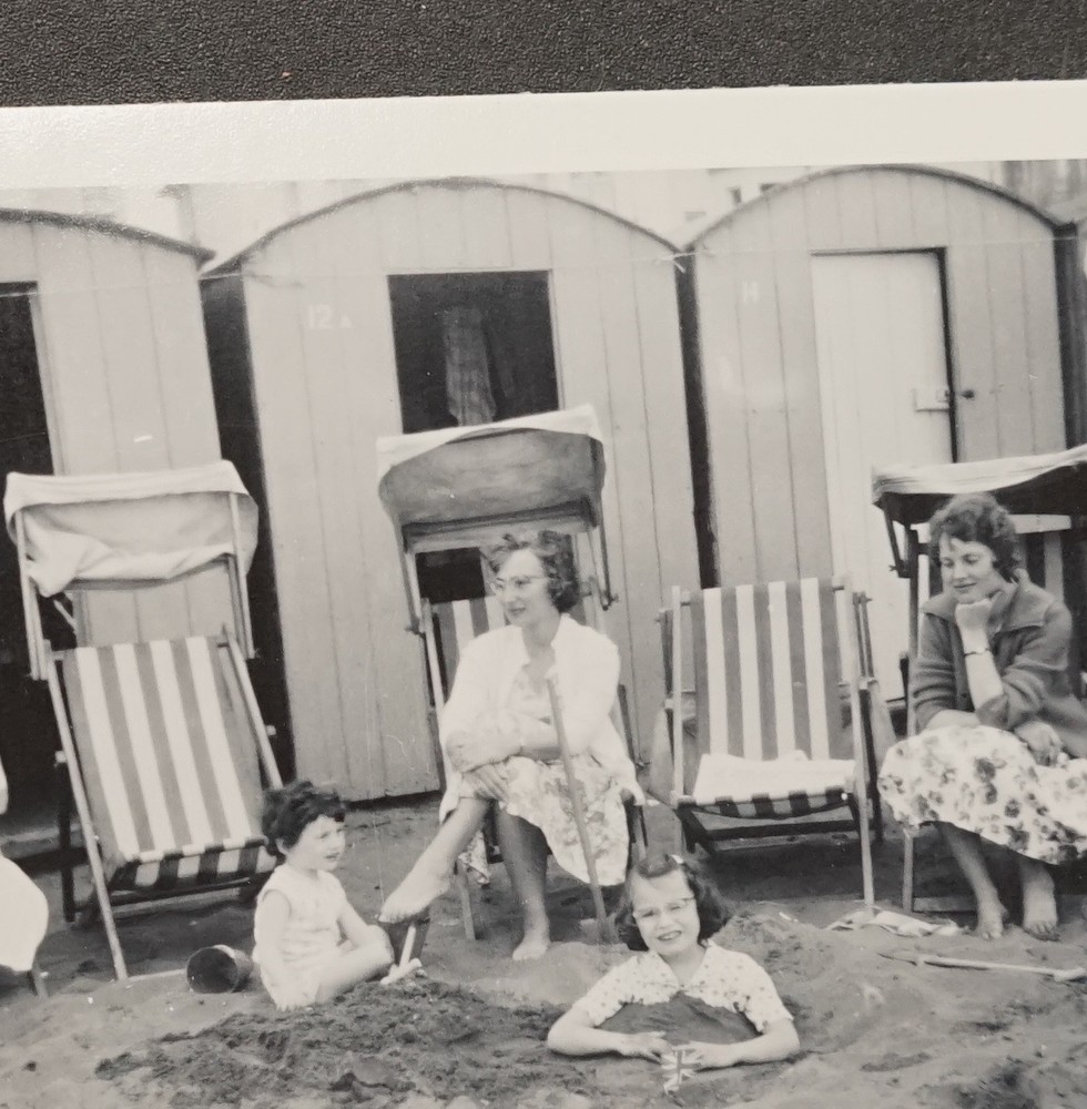 Photo View Beach Chair England Portrait Family Children Woman Holiday Travel Pictures