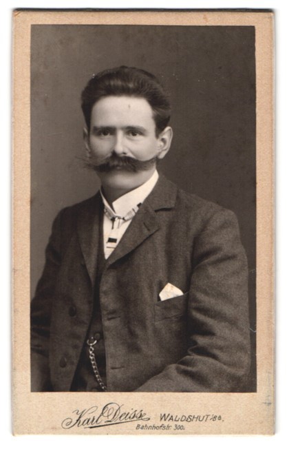 Photograph Karl Deiss, Waldshut/Baden, Bahnhofstr. 300, portrait gentleman with gepf